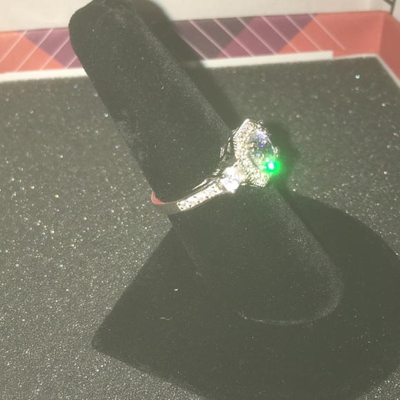 ✨2 for $15✨ Costume Diamond 💍 Ring - Picture 3 of 3